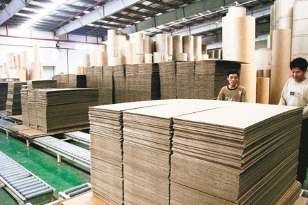今年起大陸工業用紙對等進口零關稅，將有助台灣造紙廠拓展大陸市場，增強外銷競爭力。（本報系資料庫）