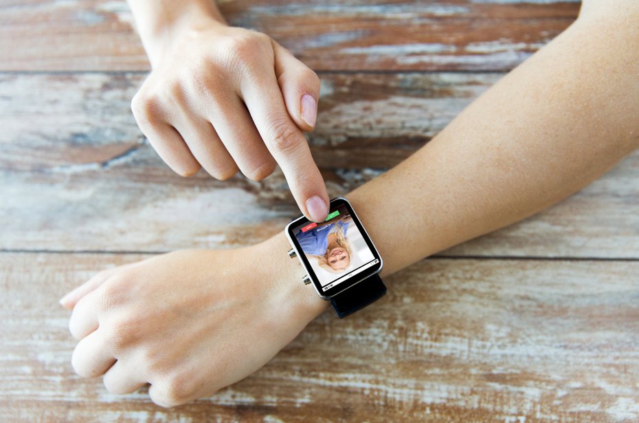 智能穿戴熱潮吹進兒童市場，不少品牌推出兒童智慧手錶，有家長就在考慮該買什麼哪一款手錶給家中的小朋友，上網發文詢問大家意見。（示意圖／Ingimage）