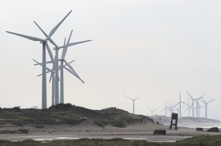 經濟部「綠電信保機制」將於9月上路。圖為風力發電示意圖。記者潘俊宏／攝影