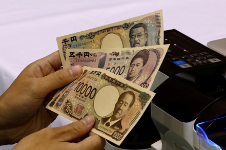 日圓匯率連創新低，掀起民眾換匯狂潮。路透