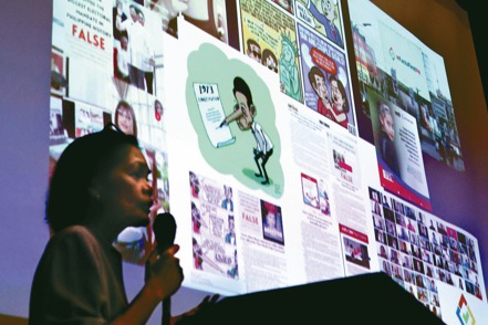 菲律賓新聞網站「Rappler」共同創辦人Glenda M. Gloria出席世界新聞媒體年會的編輯高峰會，在「事實、謊言、仇恨及選舉」座談上發表言論。記者潘俊宏／攝影