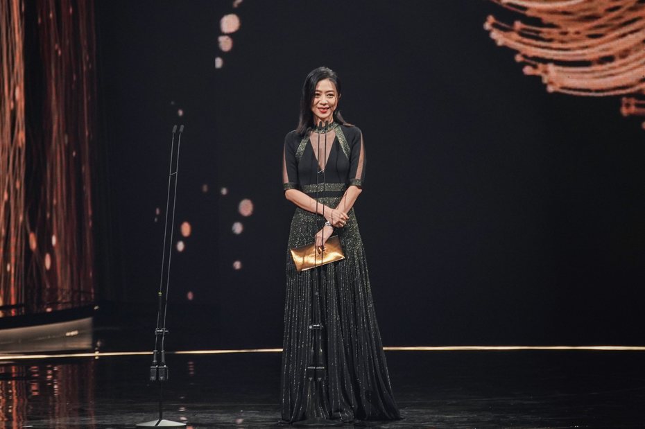 陳綺貞擔任本屆金曲評審、年度歌曲頒獎人。 圖／台視提供