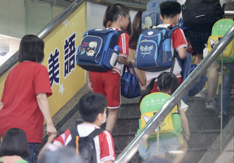 北市教育局宣布，新學年將新增30所國中小實施雙語教育，占台北市公立國中小52%。圖／聯合報系資料照