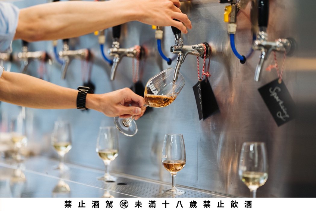 LillA 將 Tap Wine 引入新竹，讓佐餐紅白酒不需要開瓶，也可以有多種...