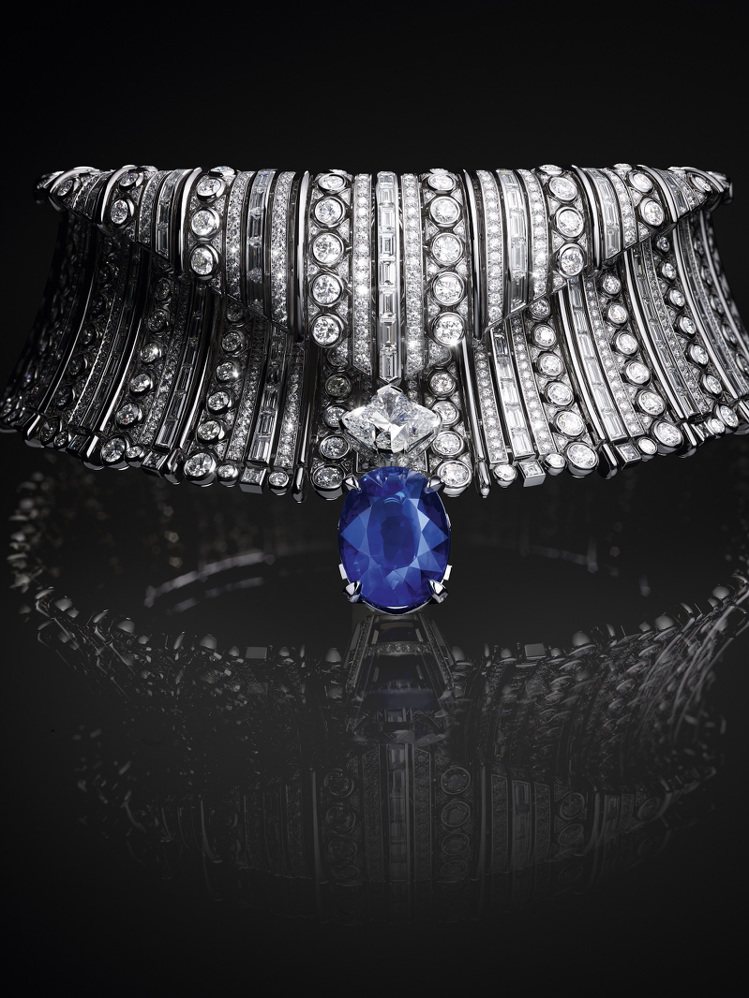 路易威登全新高級珠寶Deep Time系列Wave波浪主題項鍊，鑲嵌一顆橢圓形切割40.80克拉斯里蘭卡皇家藍藍寶石。