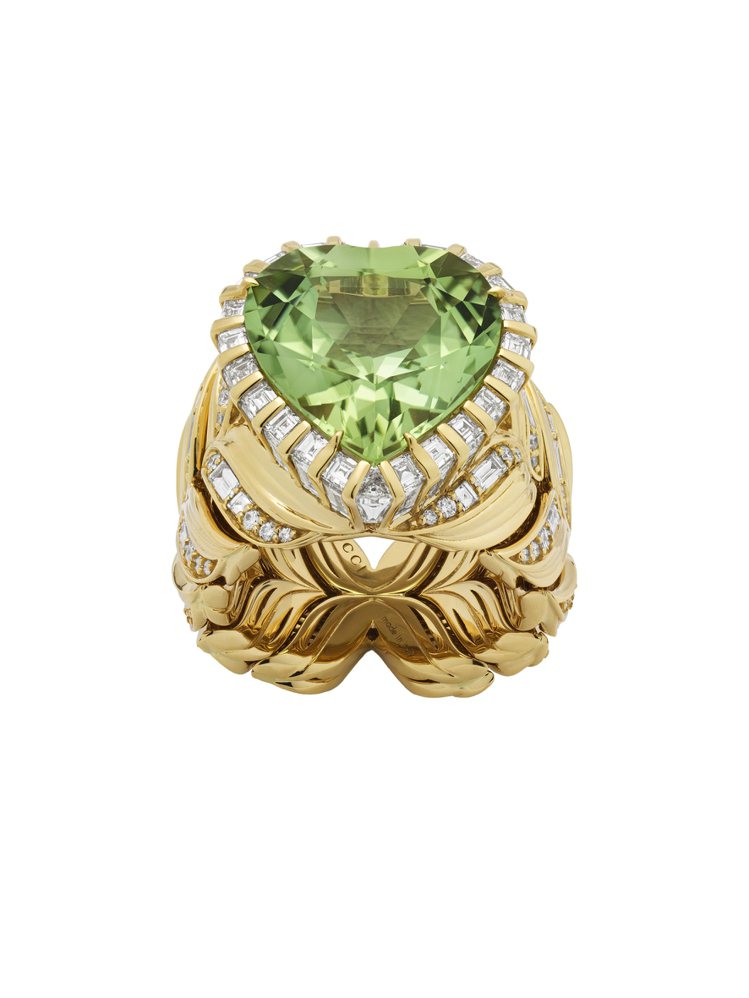18K黃金戒指，鑲嵌心形薄荷碧璽和鑽石，訂價約445萬元。圖／GUCCI提供