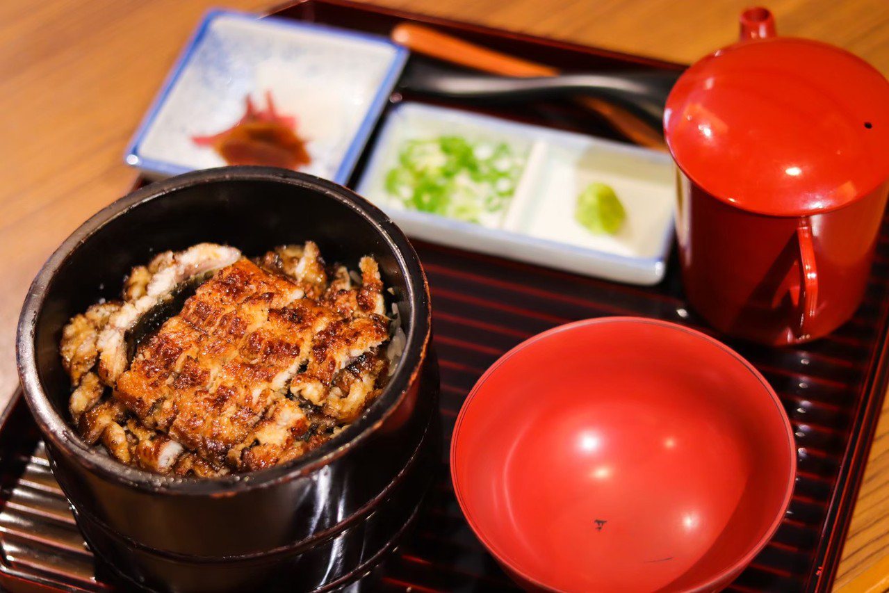 「鰻櫃定食」源自名古屋，可一次吃到3種風味。Eric Hsu攝