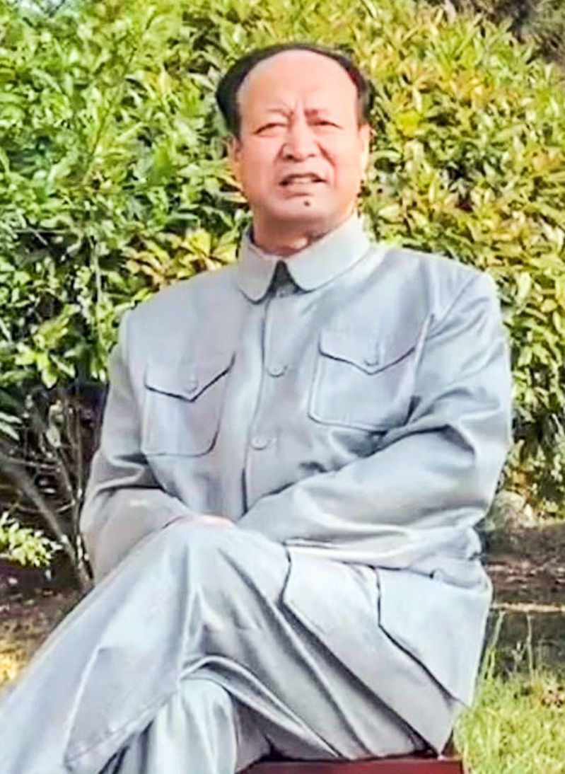 在中國大陸扮演中年毛澤東的特型演員張柏峰(圖)得知「國父」葉重順嫁女兒，特別錄影祝福。圖／葉家提供