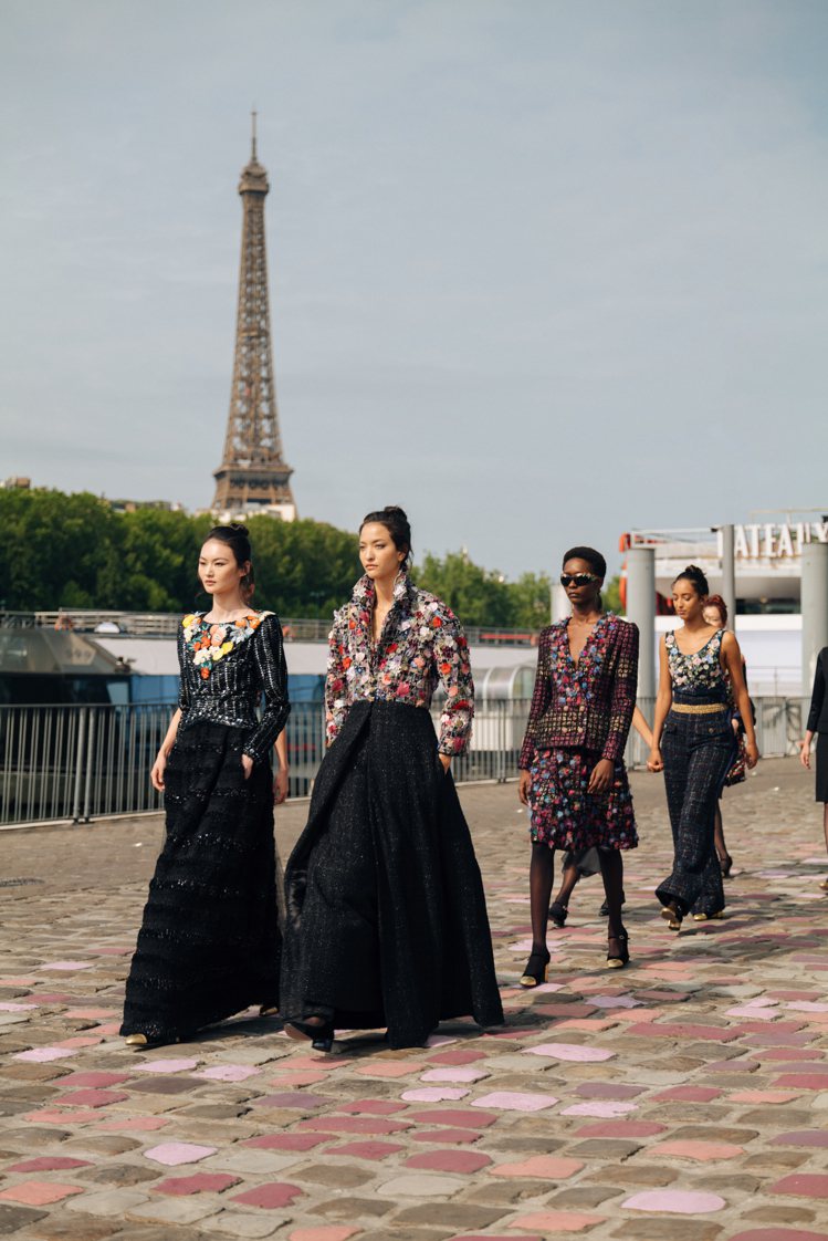 香奈兒2023/24秋冬高級訂製服系列，呈現巴黎女性（Parisienne）的當代面貌。圖／香奈兒提供
