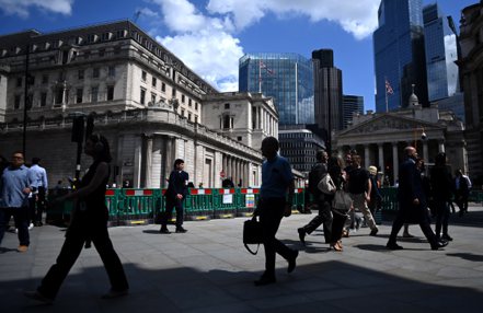 英國央行考慮要求外商銀行設子公司而非分行，銀行倒閉時可以直接介入取得控制權。（歐新社）