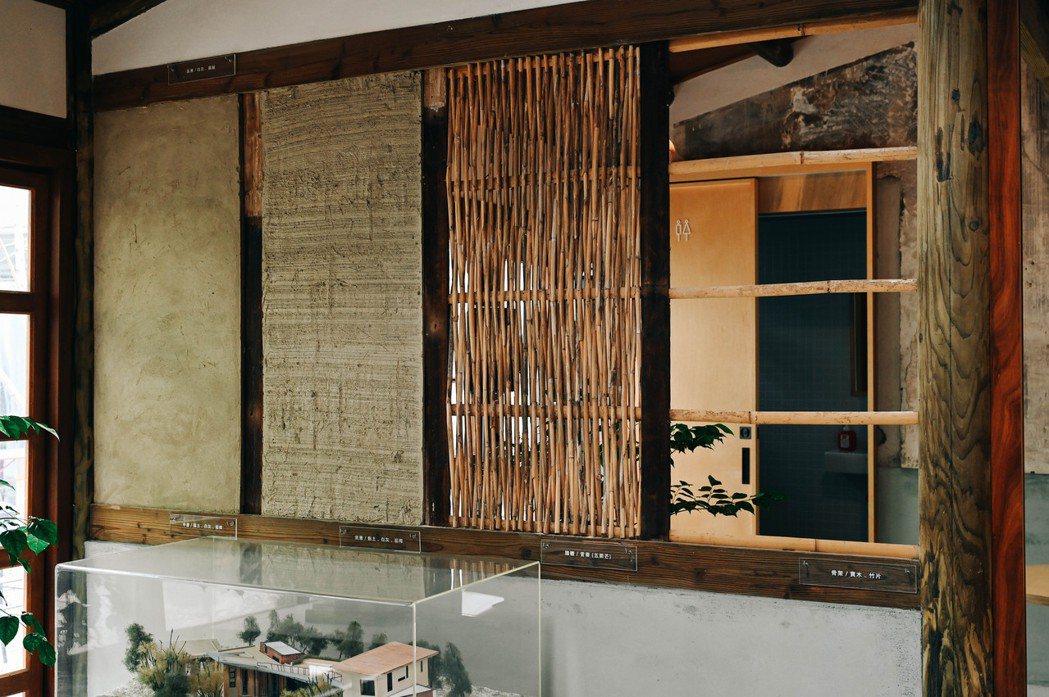 展示舊時造屋工法的「菅蓁壁」，是以五節芒編織成牆體。 圖／PJ Wang攝影