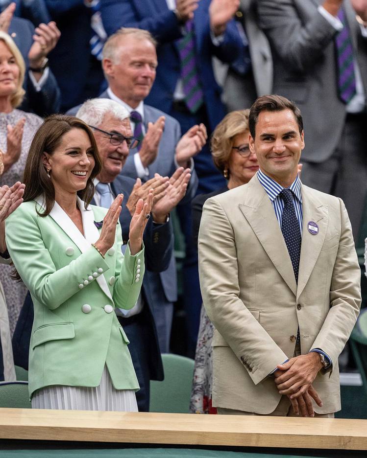 網球天王費德勒（右）與凱特王妃皆出席2023年的溫布頓網球公開賽，並展現了得體、大方的高衣Q。圖 / 翻攝自 IG @ Wimbledon