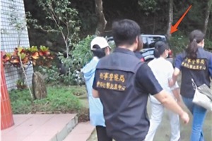 林欣月（白衣者）自封女聖師，涉嫌在教唆信眾，在大陸、台灣等地，打死、打傷信眾，檢警在2019年間收網抓人。記者陳宏睿／翻攝