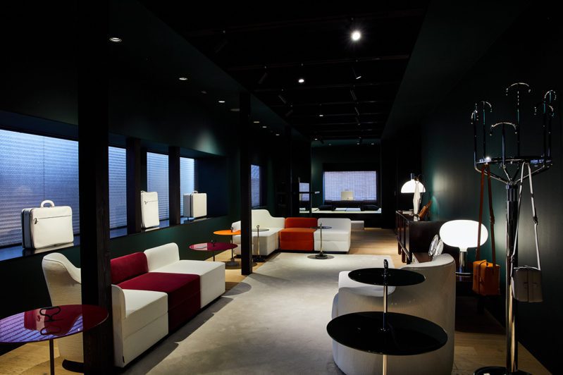 Casa Valextra二樓空間，特別與京都麗Ritz-Carlton酒店合作，設計了以地下酒吧為靈感的私人酒吧空間。圖／Valextra提供