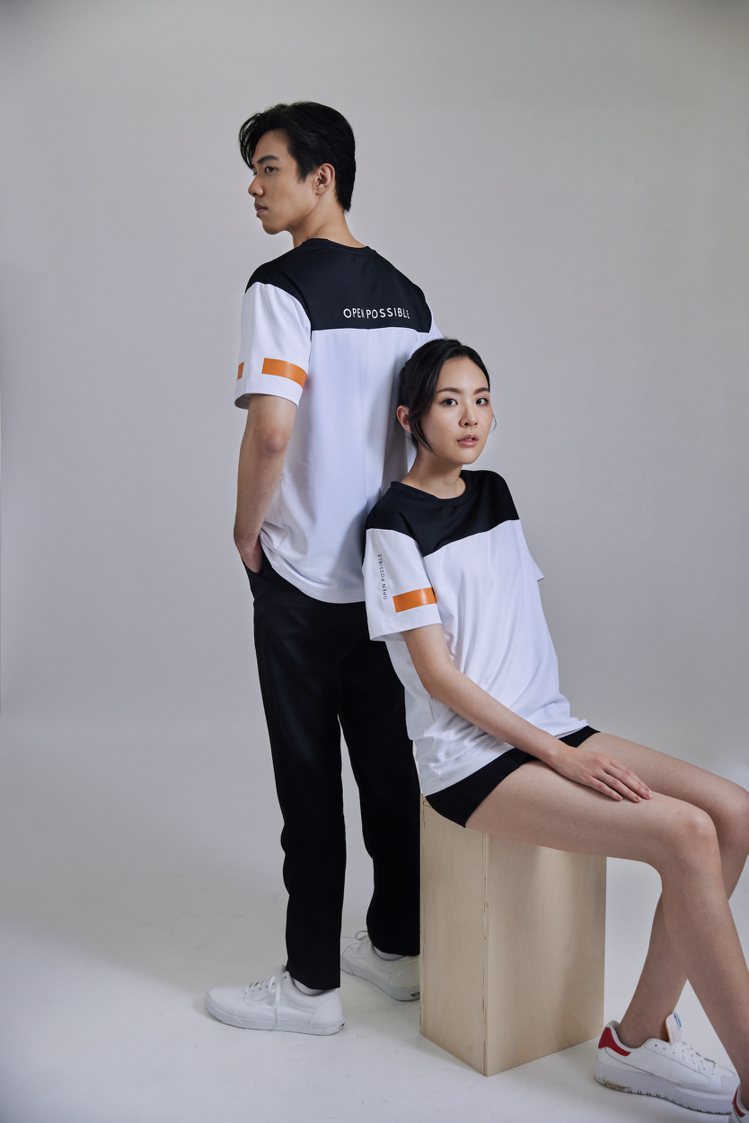 除了台灣大經典的橘色，新制服則結合簡約的大面積黑與白，營造簡約質感。圖／APUJAN提供