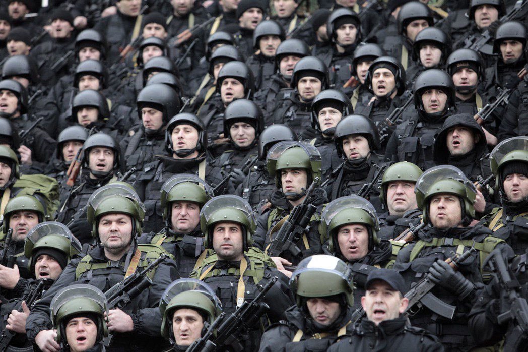 卡狄羅夫率領的車臣軍隊。 圖／美聯社
