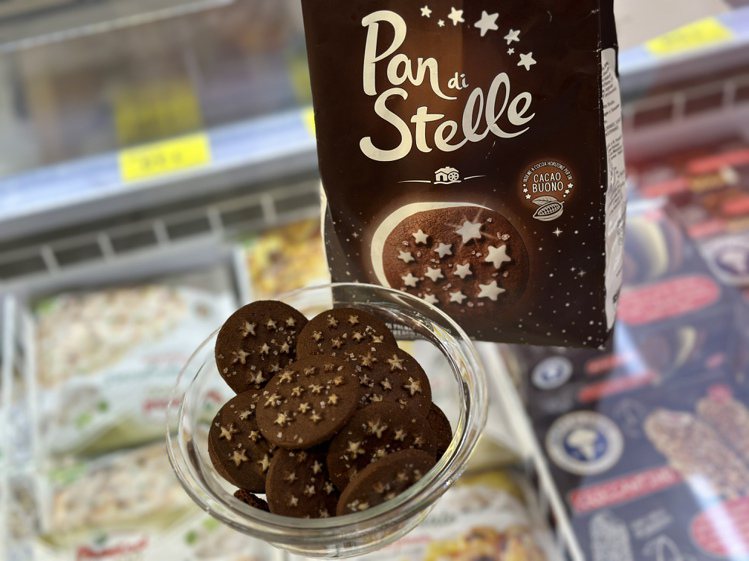 義大利國民零食Pan di Stelle星星巧克力餅乾，新品特價189元。記者黃筱晴／攝影