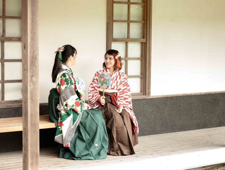 入住可換穿全新服飾體驗Hakama文青袴，暢遊日式主題園區打卡拍照，不用出國也能感受濃厚日本氛圍。圖／宜蘭綠舞提供