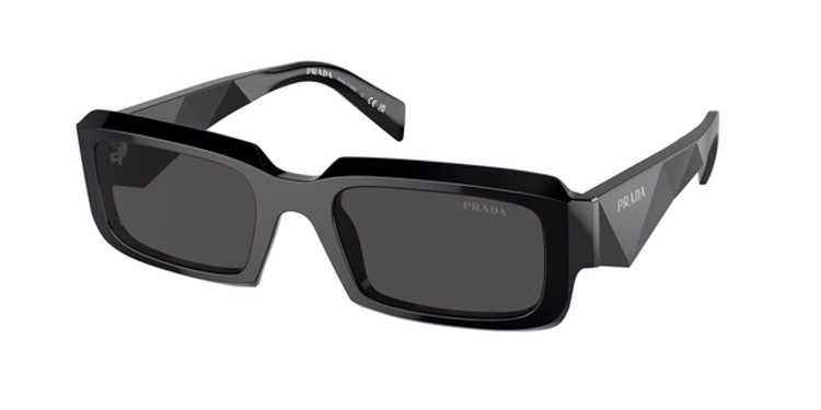 PRADA春夏Symbole系列太陽眼鏡，16,500元。圖／Luxottica提供