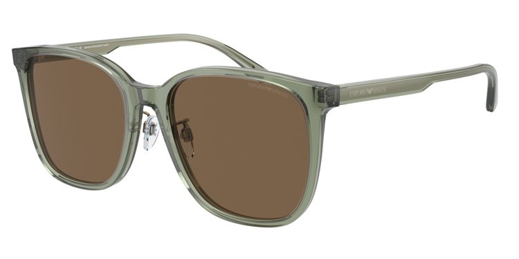 Emporio Armani春夏太陽眼鏡，5,500元。圖／Luxottica提供
