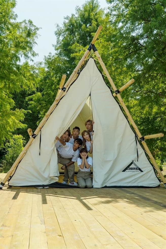 「從零開始」主打藝人親自動手建造露營地。圖／君鴻整合⾏銷提供