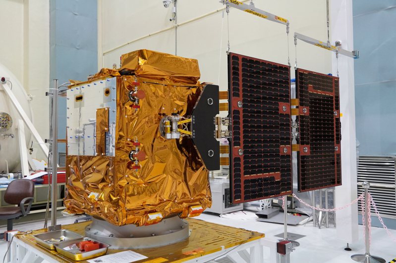 國家太空中心今天宣布，台灣首枚自製氣象衛星「獵風者」，預計將於7月14日從太空中心起運。圖／太空中心提供