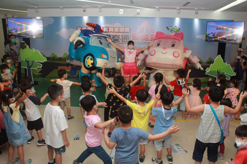 交通安全教育要從小扎根，台南市大台南交通教育主題館在暑期推出6梯次「兒童交通安全夏令營」。圖／南市交通局提供