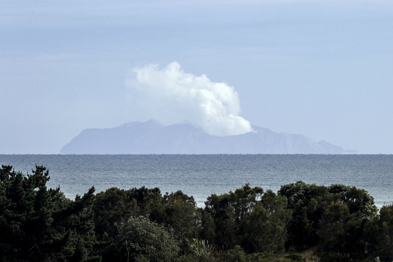 紐西蘭白島（White Island）2019年火山噴發，「巨大爆炸」吞噬遊客，造成22人死亡，多人嚴重燒傷，針對相關各造安全缺失的審理今天展開。美聯社
