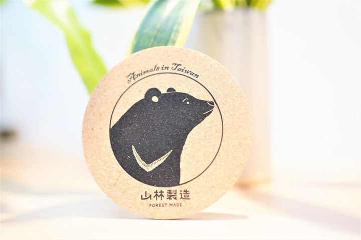 ▲動物軟木杯墊－臺灣黑熊款。　圖：農委會林務局／提供