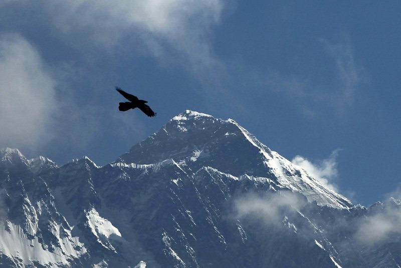 尼泊爾索盧坤布（Solukhumbu）地區的聖母峰山景資料照。美聯社
