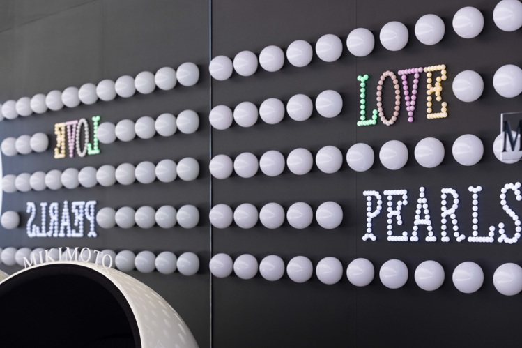 MIKIMOTO《LOVE PEARLS》主題展覽戶外裝置。圖／MIKIMOTO提供