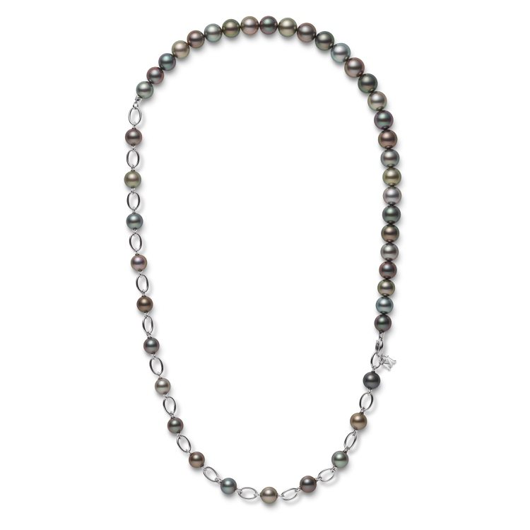 M Code Liberté系列黑珍珠項鍊，純銀鍍銠鍊結搭配黑珍珠，37萬5,000元。圖／MIKIMOTO提供