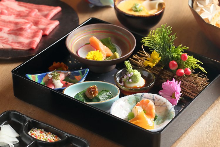 每款套餐均以「八寸」作為開場，可以感受到多樣化的日式特色料理。記者陳睿中／攝影