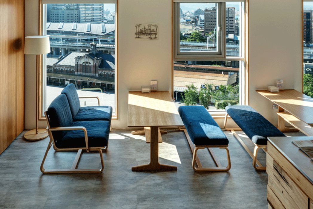 LD兩用家具系列，LD兩用家具特別將桌子高度設計於適合用餐的60公分，可在客廳(...