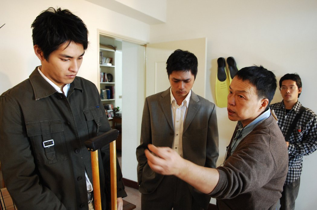 王小棣（右）為了《波麗士大人》的劇本做了整整兩年研究。圖／王小棣提供