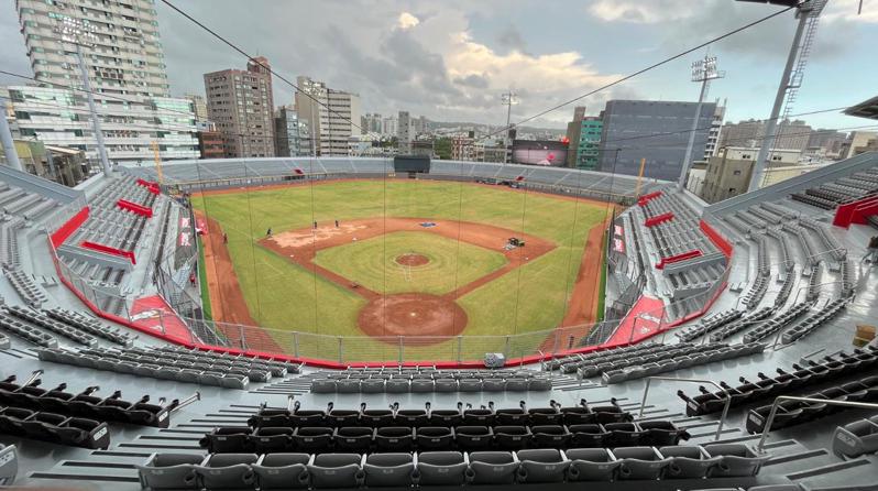 新竹市立棒球場工程改善持續受到各界關注，美國大聯盟MLB場務專家Chad Olsen今天已經抵達抵台，將於明天實地場勘棒球場。圖／聯合報系資料照片