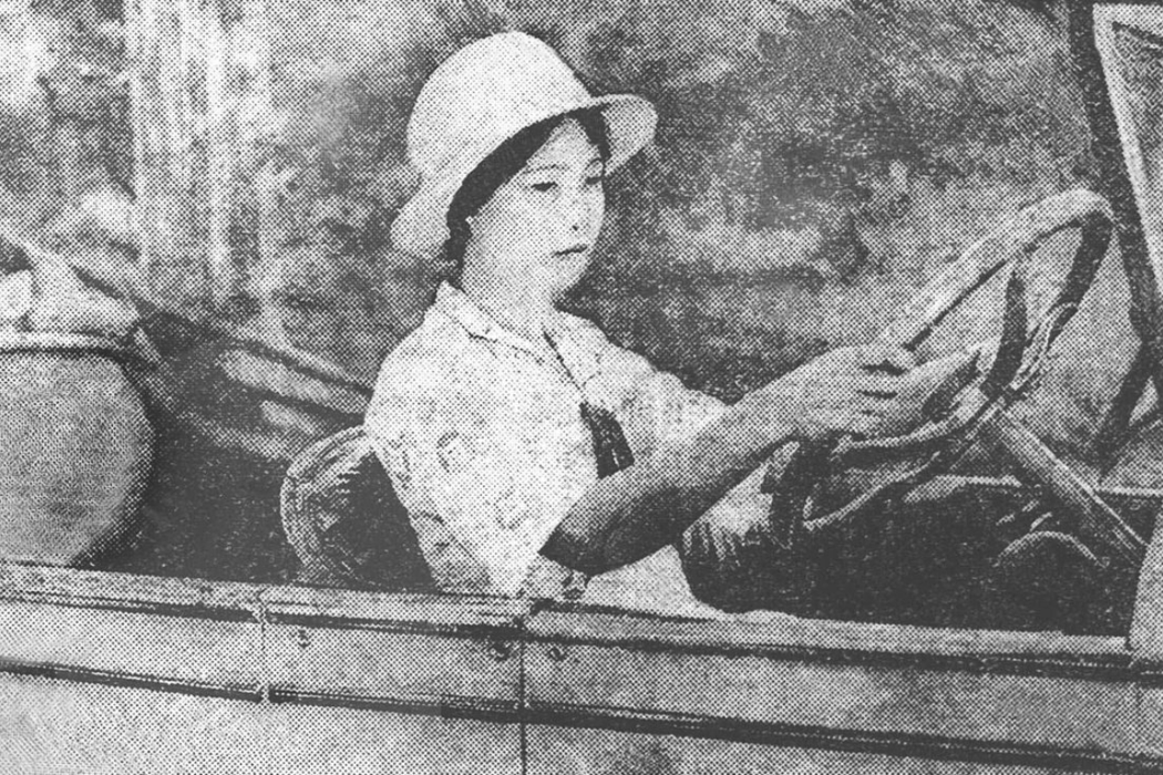 1928 年臺北州唯一的女司機吳謹女士。 圖／游鑑明提供