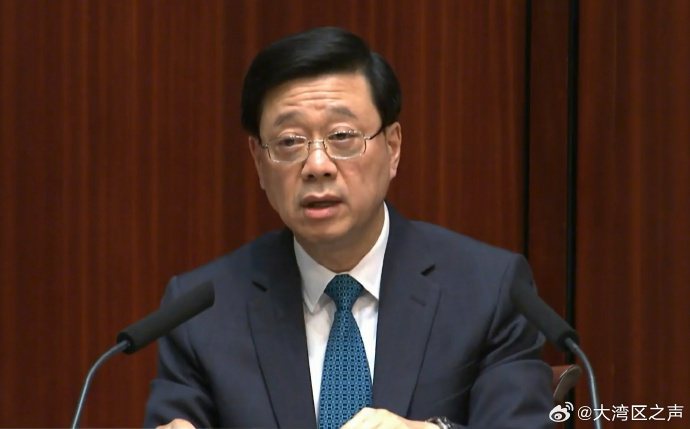 香港特區行政長官李家超今在與立法會行政長官答問會上，首次用普通話回應議員提問。  「大灣區之聲」公眾號