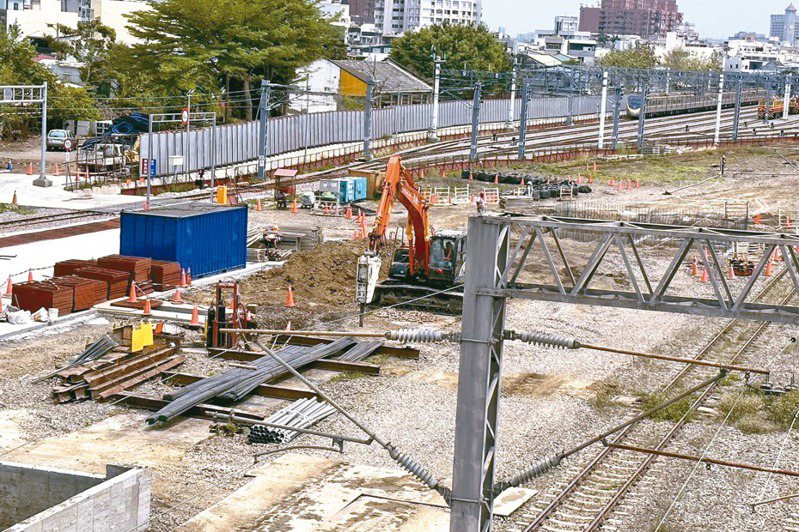 嘉義市鐵路高架化工程預定打造全新嘉義火車站，圖為新車站的基地。記者魯永明／攝影