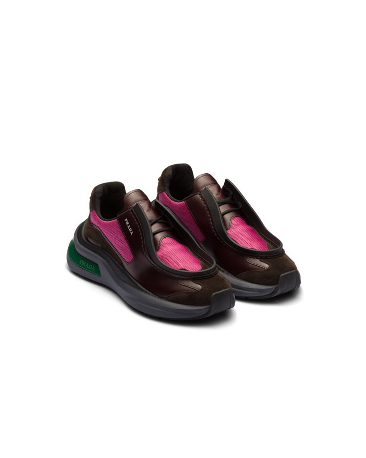 皮革厚底運動鞋，以鮮豔色彩突破風格的制式想像，49,000元。圖／Prada提供
