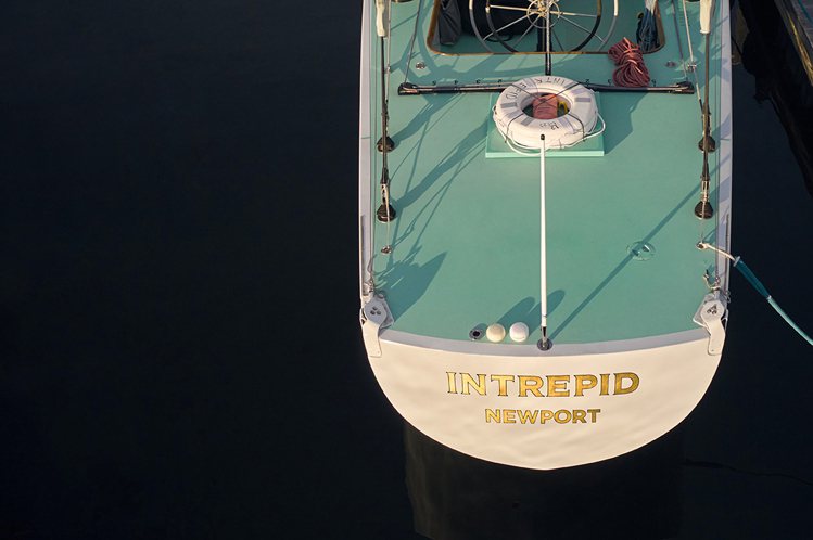 泰格豪雅Carrera系列Skipper計時碼表，其湖水綠裝飾，源自「無畏號」帆船甲板配色。圖／TAG Heuer提供