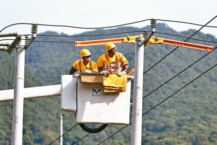 進入夏季用電高峰，大陸國務院連日部署，確保電力供應。 中新社