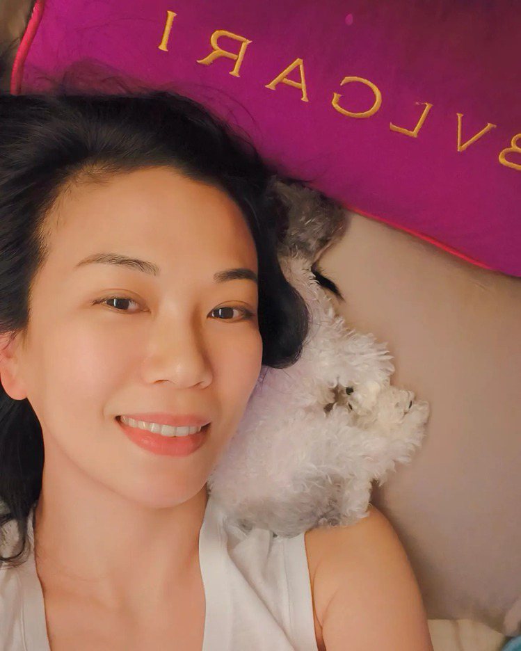 蕭敬騰未婚妻Summer在IG發表一張她與「蕭寶寶」合照，引發熱議。圖／摘自IG