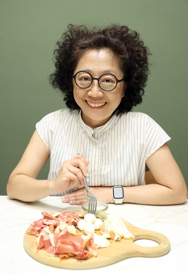 慢慢弄創辦人陳淑惠，是台灣第一位用國產鮮乳製成乳酪起士，且成功打入五星飯店、米其林餐廳的起士達人。記者曾吉松／攝影