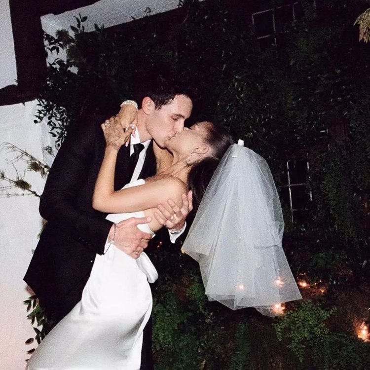 亞莉安娜2021年與洛杉磯房產經紀人道爾頓高梅茲（Dalton Gomez）結婚。 圖／擷自IG