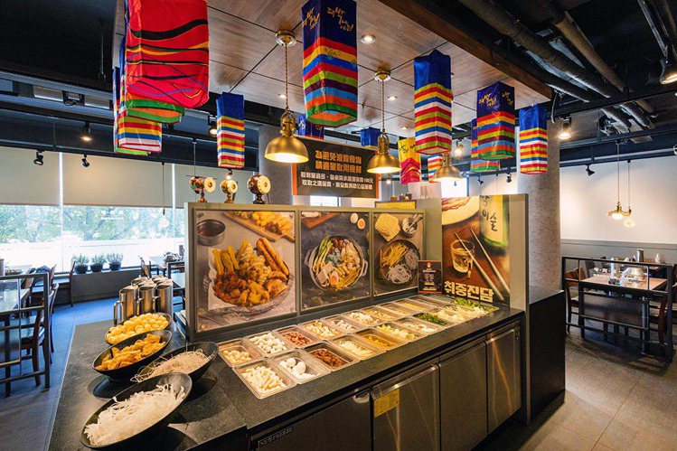 店內提供約40種的韓式料理、食材吃到飽。圖／馬洗手提供
