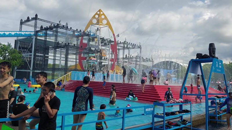 宜蘭國際童玩藝術節7月1日開幕，每日湧入上萬人，炎炎夏日，水域是遊客的最愛。記者陳敬丰／攝影