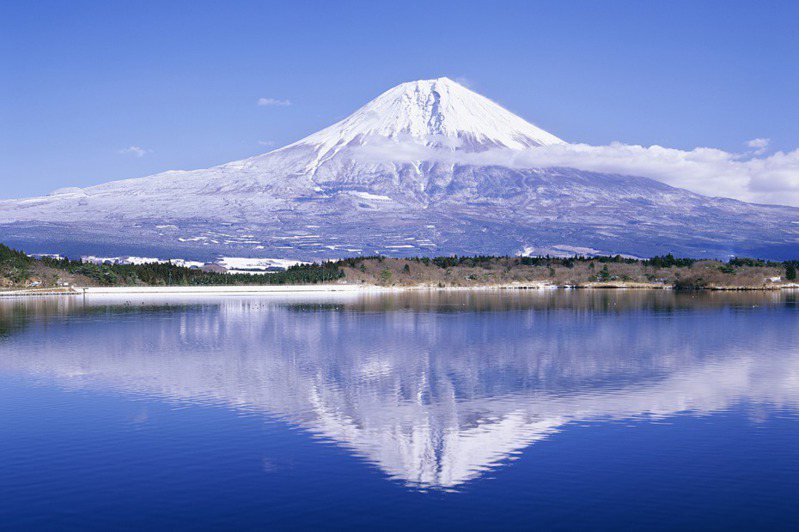 一位日本媽媽帶小孩爬富士山遇到身體不適，遭網友痛批行為太魯莽。富士山示意圖。圖片來源／ingimage
