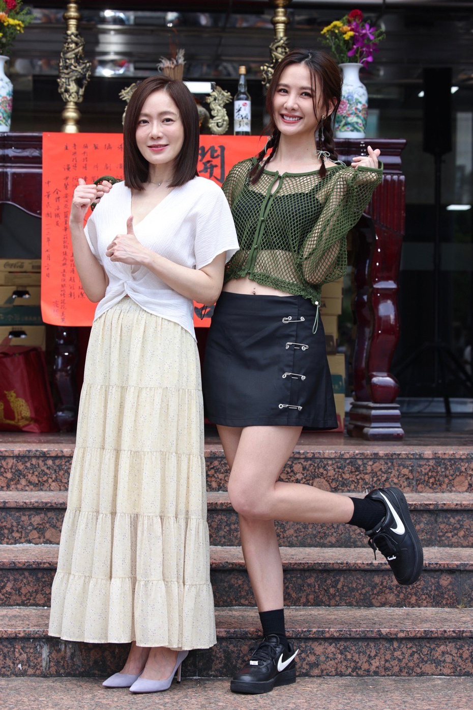 安心亞(右)、尹馨出席新戲「孔雀魚」開鏡。記者李政龍／攝影