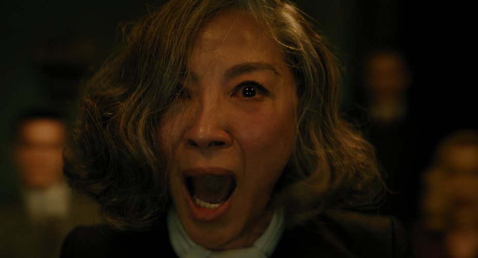 奧斯卡影后楊紫瓊在「威尼斯魅影謀殺案」飾演靈媒。圖／二十世紀影業提供